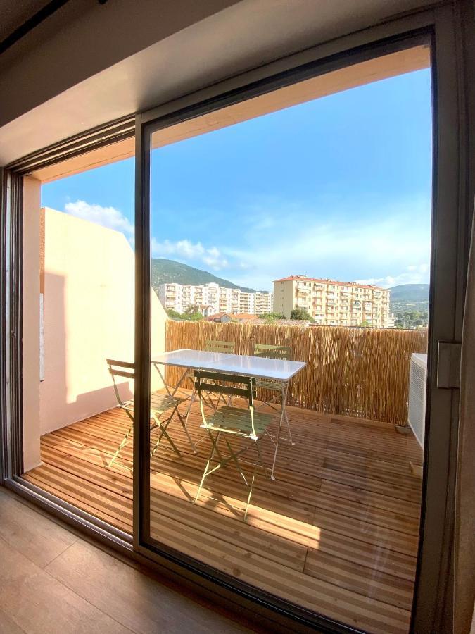 Superbe T2 équipé proche centre ville Ajaccio avec parking Esterno foto