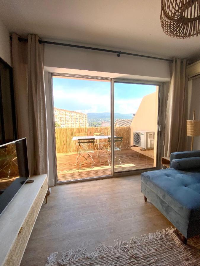 Superbe T2 équipé proche centre ville Ajaccio avec parking Esterno foto